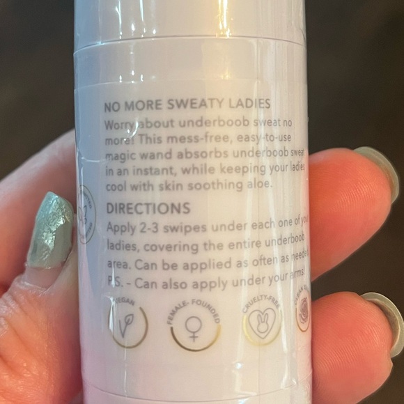 Nakery Beauty magic under boob wand no more under boob sweat - Picture 2 of 6